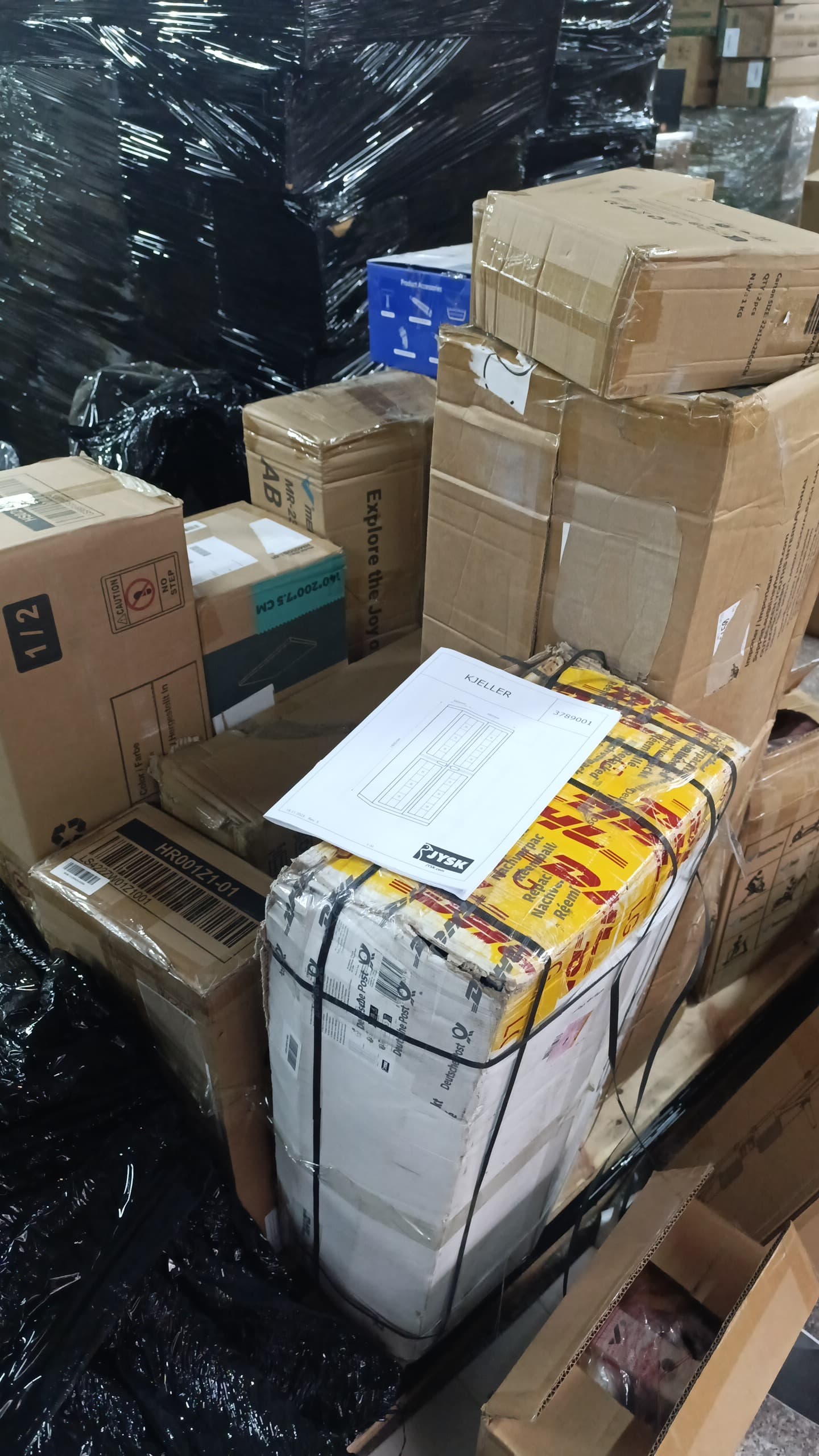 Cajas grandes DHL — Fotos 3